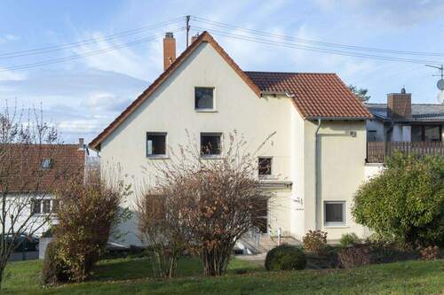 Rückansicht mit Garten und Terrasse - 6 Zimmer Einfamilienhaus zum Kaufen in Riegelsberg