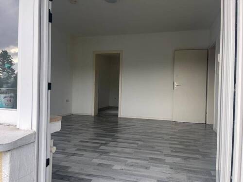 Teilansicht vom Wohnzimmer - 3 Zimmer Etagenwohnung zur Miete in Meinerzhagen