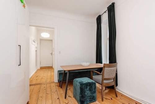 Wohn- und Schlafzimmer - 