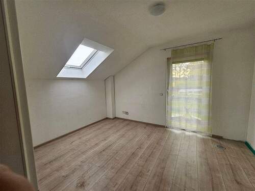 Schlafzimmer 1 mit Balkon - 