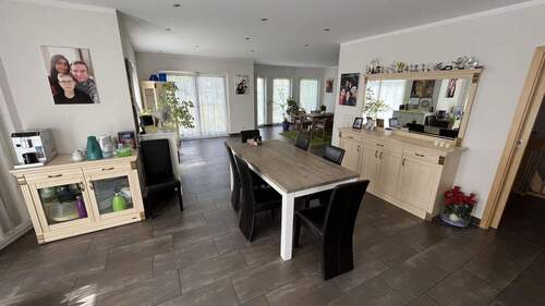 Essen Richtung Wohnzimmer - 