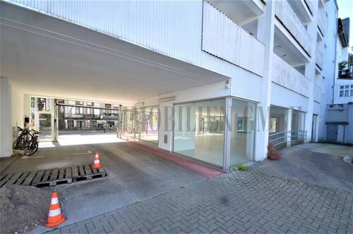 Rückansicht der Ausstellungsfläche - 