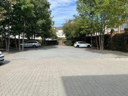 Parkplatz Innenhof - Halle in Düren zum Kaufen