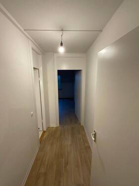 Flur - Etagenwohnung mit 61,30 m&sup2; in Kiel zur Miete