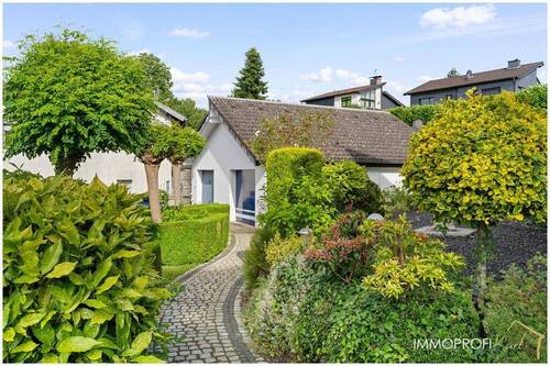 12. Weg zur Garage.jpg - 