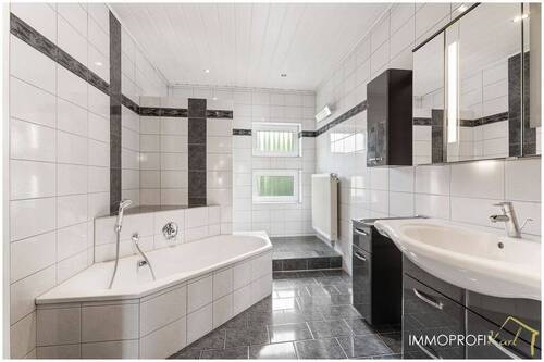 23. Badezimmer OG.jpg - 