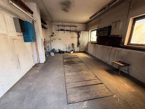 Werkstatt mit Grube - 