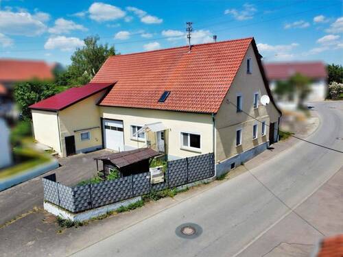 Vorderseite - Wohnen, Schrauben, Arbeiten - Einfamilienhaus mit großer Werkstatt, Garagen und Womo-Stellplatz