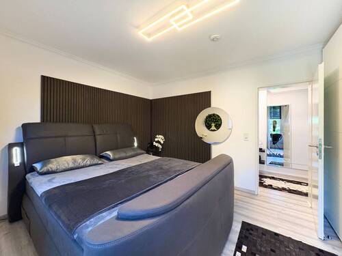 Elternschlafzimmer /Bett mit integriertem Fernseher - 