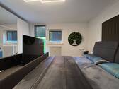 Elternschlafzimmer /Bett mit integriertem Fernseher - 