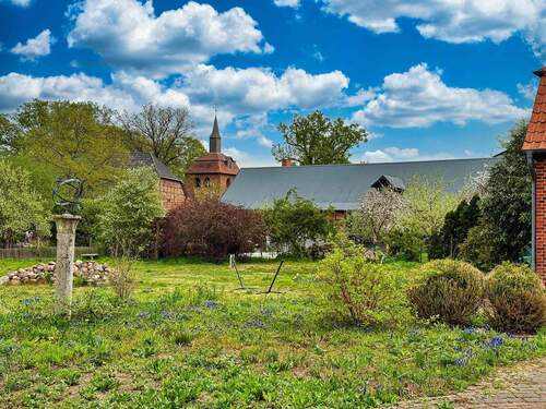 Blick zur Kirche - 