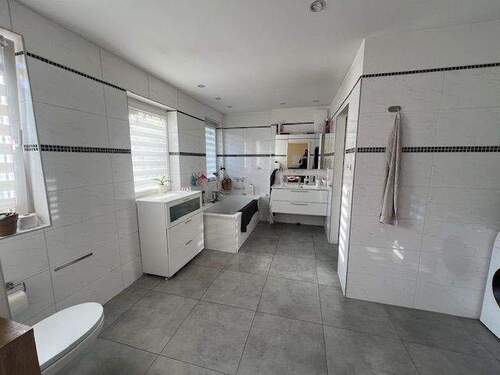 Badezimmer - Einfamilienhaus mit 220,00 m² in Zehdenick zum Kaufen