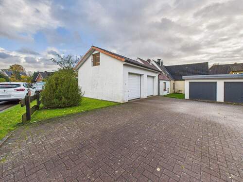 Auffahrt mit Doppelgarage - 6 Zimmer Einfamilienhaus zum Kaufen in Kisdorf