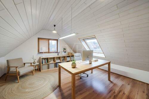 Einrichtungsbeispiel Dachstudio über Garage - 