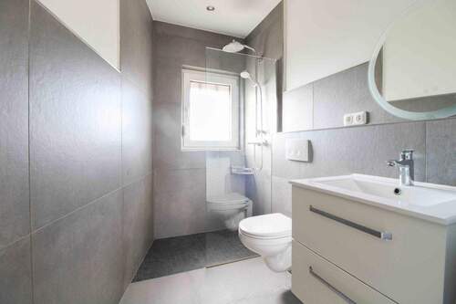 Badezimmer - 2 Zimmer Einfamilienhaus zum Kaufen in Gelsenkirchen