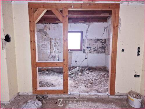 Blick vom alten Wohnbereich in die alte Küche - Einfamilienhaus mit 103,00 m&sup2; in Osterhever zum Kaufen