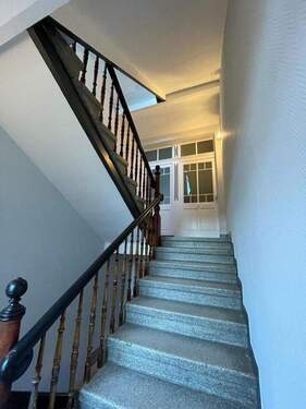 Treppenhaus - 3 Zimmer Etagenwohnung zur Miete in Erfurt