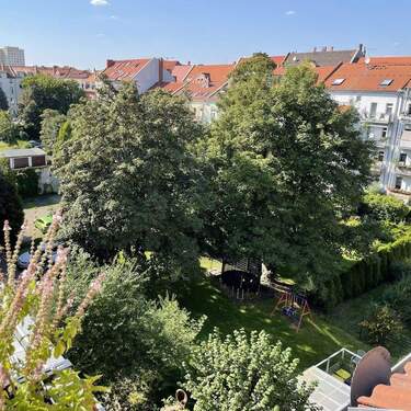 Blick in den grünen Innenhof - 3 Zimmer Etagenwohnung in Erfurt