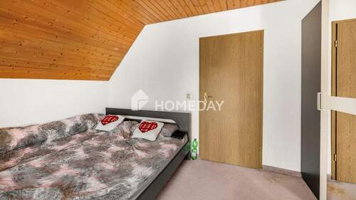 1. OG Schlafzimmer 2 - 