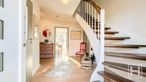 Eingangsbereich - 6 Zimmer Einfamilienhaus zum Kaufen in Bad Segeberg