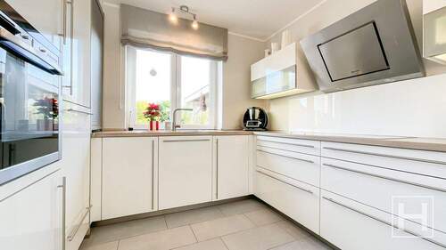 Einbauküche - 6 Zimmer Einfamilienhaus in Bad Segeberg