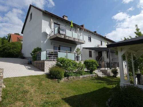 Außenansicht - Großzügige Doppelhaushälfte mit zwei Wohneinheiten