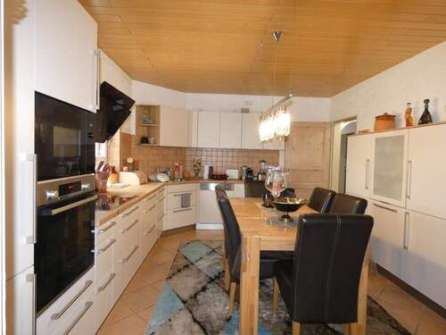 Einbauküche - 8 Zimmer Doppelhaushälfte zum Kaufen in Auerbach