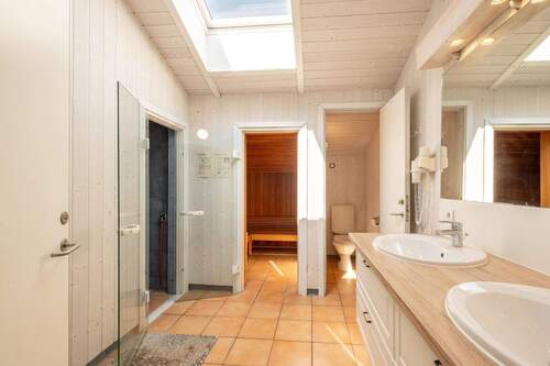 Bad mit Dampfbad und Sauna - 