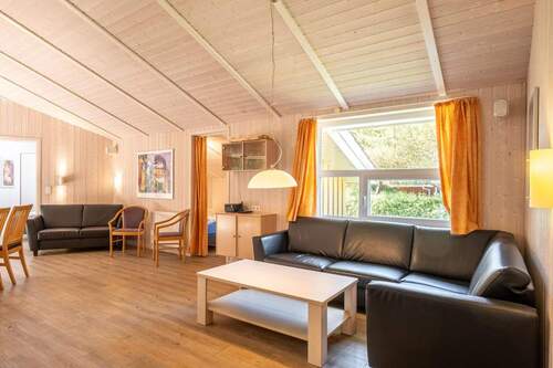 Wohnbereich - Mehrfamilienhaus, Wohnhaus mit 190,00 m&sup2; in Lübeck zum Kaufen