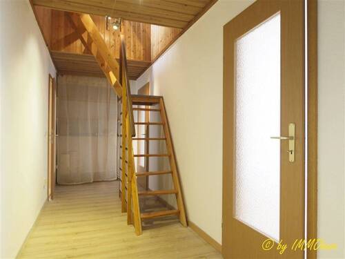 Flur mit Treppe in die obere Etage - 