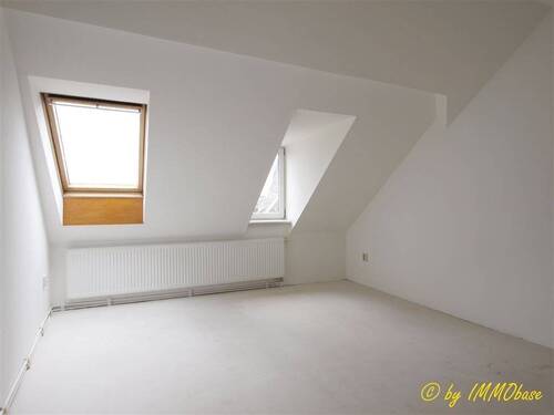 Zimmer im Dachgeschoss - 