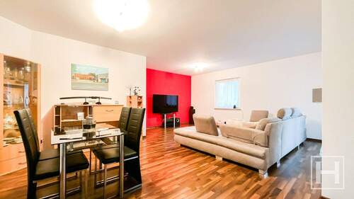 Offenes Wohnzimmer - 4 Zimmer Bungalow zum Kaufen in Kisdorf