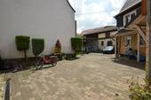 Großer Hofbereich - Mehrfamilienhaus, Wohnhaus mit 244,20 m² in Klein-Winternheim zum Kaufen