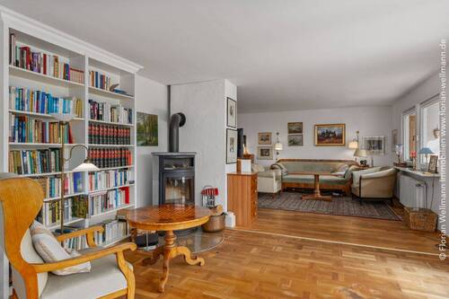 EG - Wohnbereich - Sitzbereich mit Kaminofen sowie Sofaecke - 
