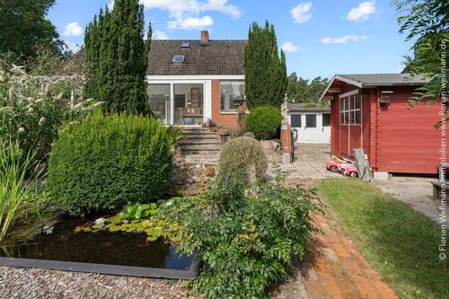 Garten - Garten - Blick von hinterem Garten Richtung Haus und Gartenhaus - 