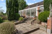 Garten - Blick auf Terrasse und Wintergarten - 