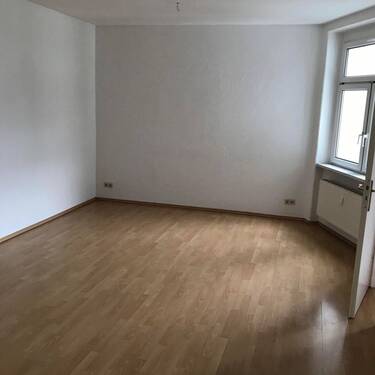 Wohnzimmer - 3 Zimmer Etagenwohnung zur Miete in Magdeburg