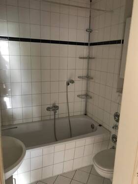 Bad - 3 Zimmer Etagenwohnung in Magdeburg