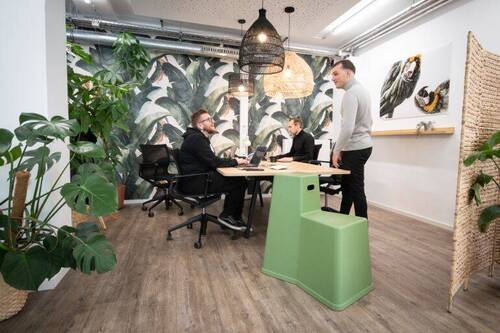 Schreibtisch im Coworkingspace - 