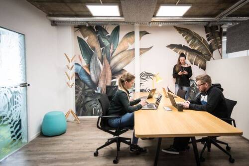 Schreibtisch im Coworkingspace - 