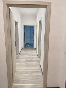 Flur.jpg - Moderne sanierte 3-Raum-Wohnung, Crimmitschauer Viertel in Meerane