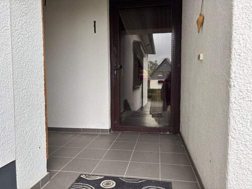 Teilansicht vom Eingangsbereich.jpeg - 