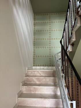 45431171-Treppe nach oben.jpg - 