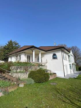 Hausansicht - Gepflegtes Einfamilienhaus in Traumlage mit herrlicher Aussicht in Lörrach-Tüllingen