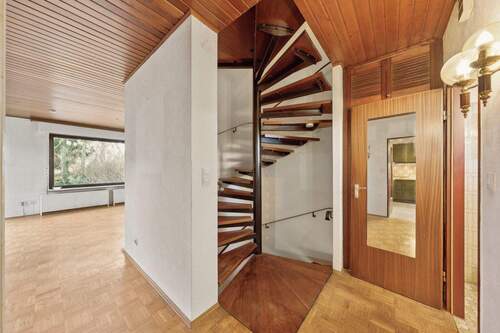 Treppe zum Obergeschoss - 