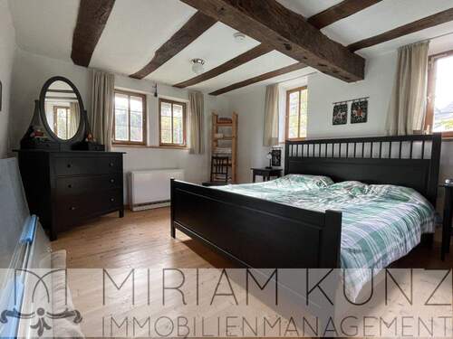 Schlafzimmer_Miriam Kunz Immobilienmanagement.jpg - 