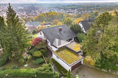 Ansicht Straßenseite - 9 Zimmer Einfamilienhaus zum Kaufen in Asperg