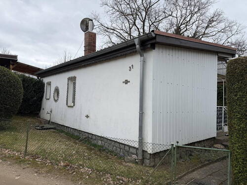 Seiten- und Rückansicht - 3 Zimmer Mehrfamilienhaus, Wohnhaus zum Kaufen in Sommersdorf