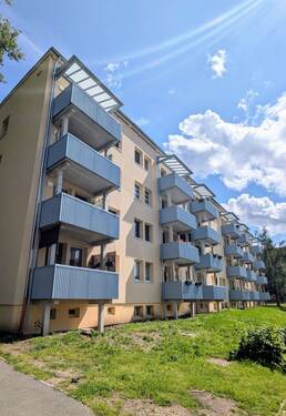 Hausansicht - 4 Zimmer, 1 Gefühl: Zuhause! - 608,00 EUR Kaltmiete, ca.  75,00 m² Wohnfläche