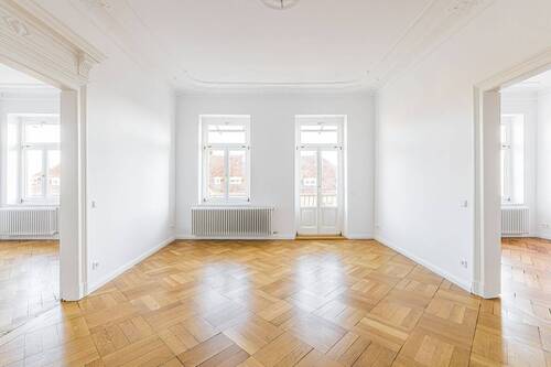 Wohnzimmer - Großzügig wohnen: 4 Zimmer mit Stil, Licht und zwei Balkonen